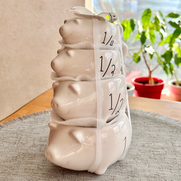 Rae Dunn PIG Shaped Set of 4 Ceramic Measuring Cups BRAND NEW! - Picture 2 of 6